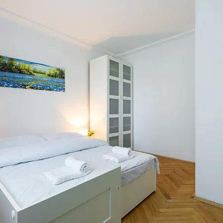 Polarna Escape With Balcony شقة براتسيلافا