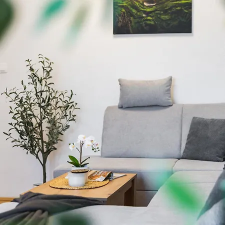 Polarna Escape With Balcony * براتسيلافا