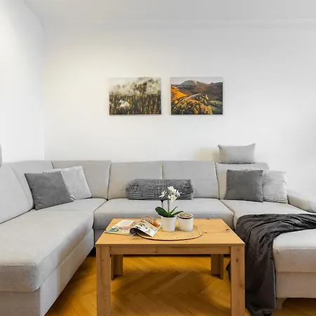 Polarna Escape With Balcony شقة *