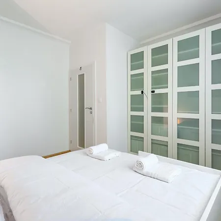 Polarna Escape With Balcony 아파트 *