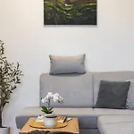 Polarna Escape With Balcony דירה
