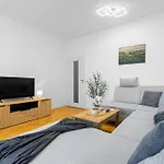 Polarna Escape With Balcony ברטיסלאבה